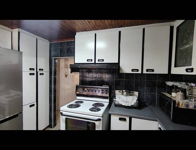 3 BEDROOM HOUSE FOR SALE IN WHETSTONE